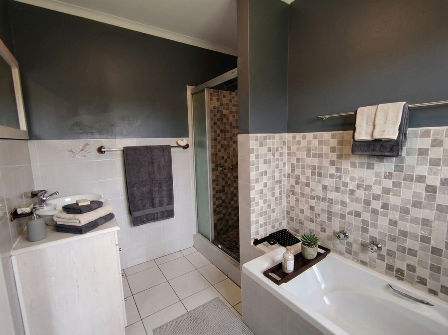 5 Bedroom Property for Sale in Doornpoort Gauteng