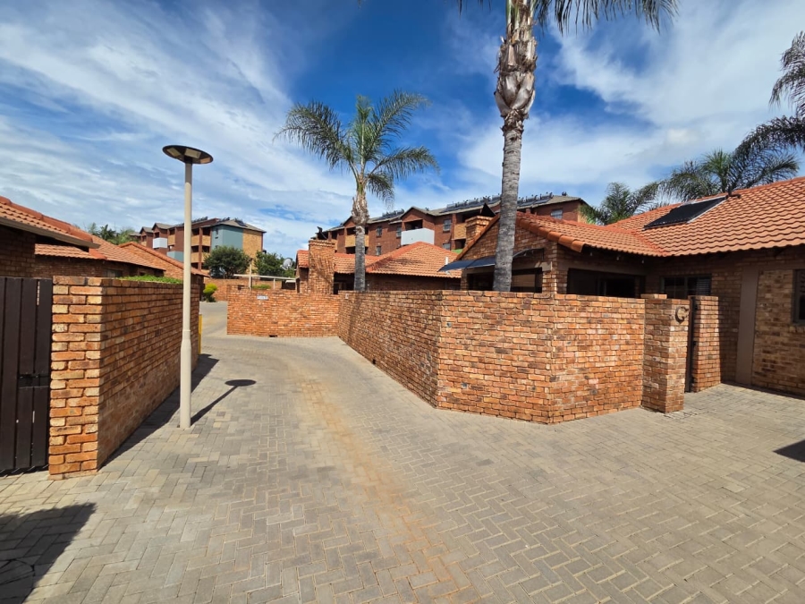 2 Bedroom Property for Sale in Montana Tuine Gauteng