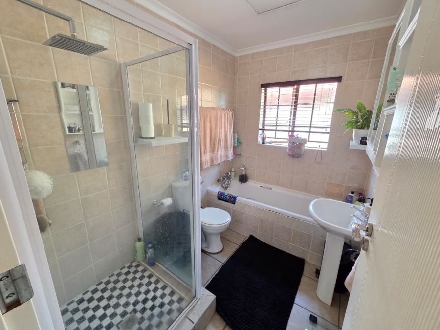2 Bedroom Property for Sale in Montana Tuine Gauteng