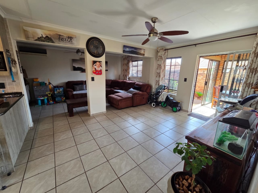 2 Bedroom Property for Sale in Montana Tuine Gauteng