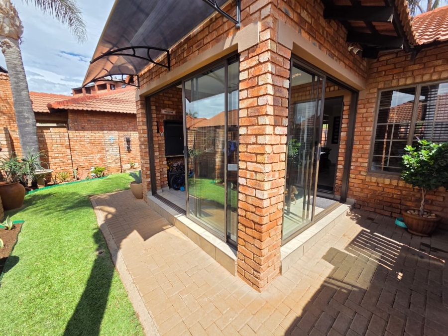 2 Bedroom Property for Sale in Montana Tuine Gauteng