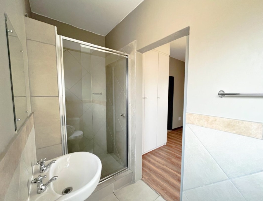 To Let  Bedroom Property for Rent in Glen Austin Gauteng