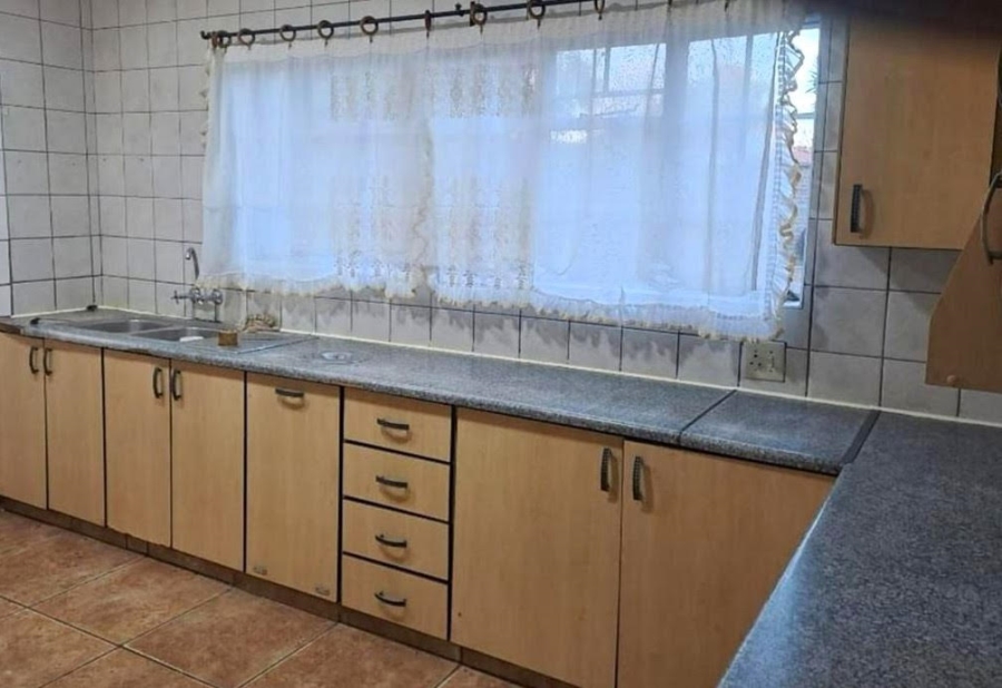 4 Bedroom Property for Sale in Birchleigh Gauteng