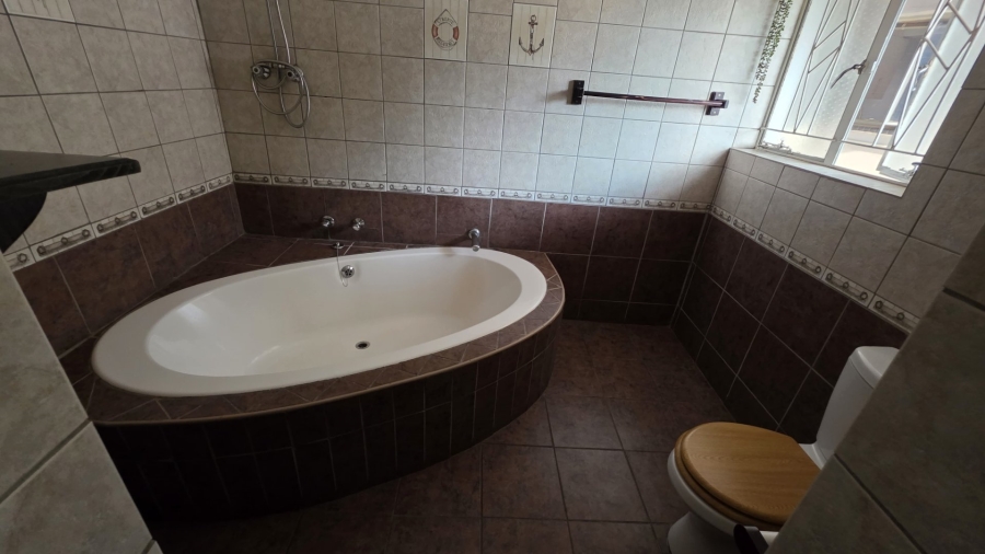 4 Bedroom Property for Sale in Magalieskruin Gauteng