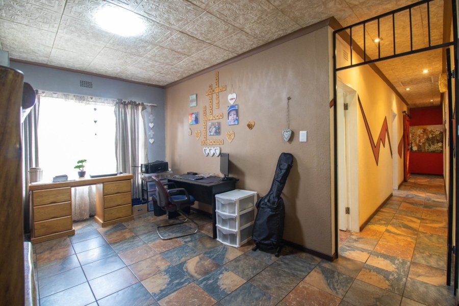 3 Bedroom Property for Sale in Bonaero Park Gauteng