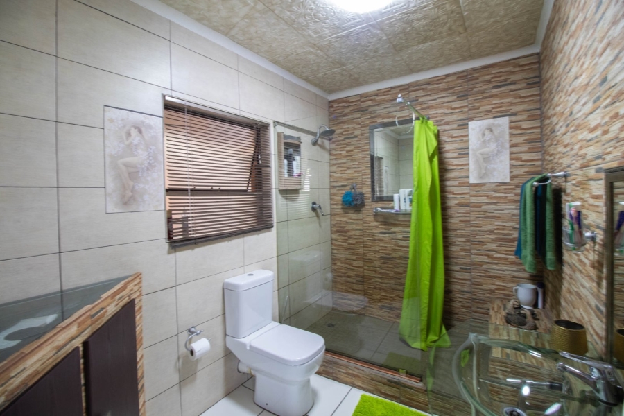 3 Bedroom Property for Sale in Bonaero Park Gauteng