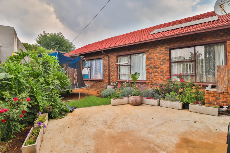 3 Bedroom Property for Sale in Bonaero Park Gauteng