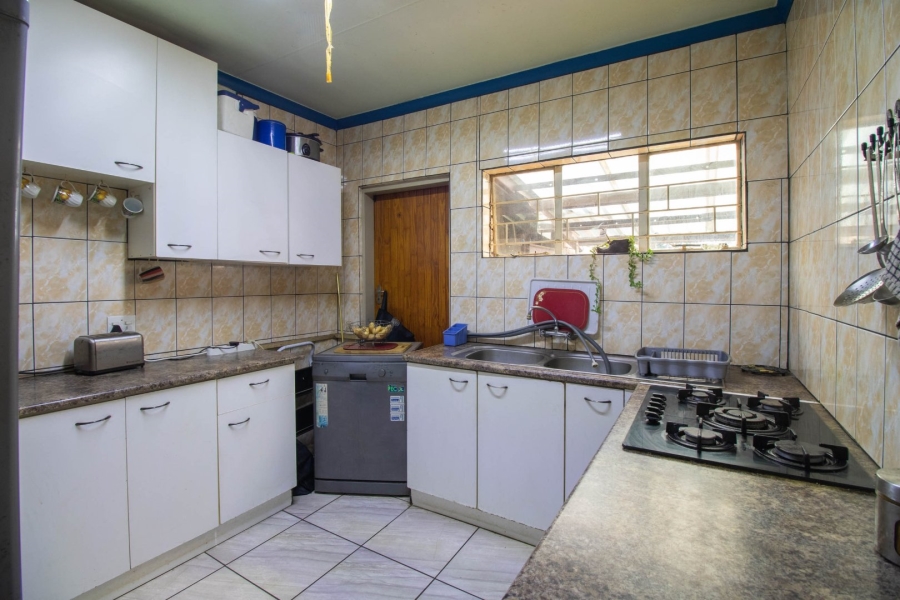 3 Bedroom Property for Sale in Bonaero Park Gauteng