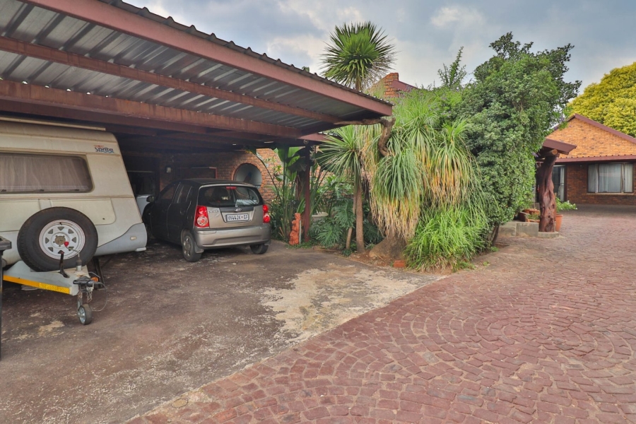 3 Bedroom Property for Sale in Bonaero Park Gauteng