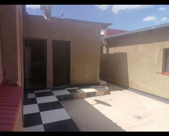 2 Bedroom Property for Sale in Zola Gauteng