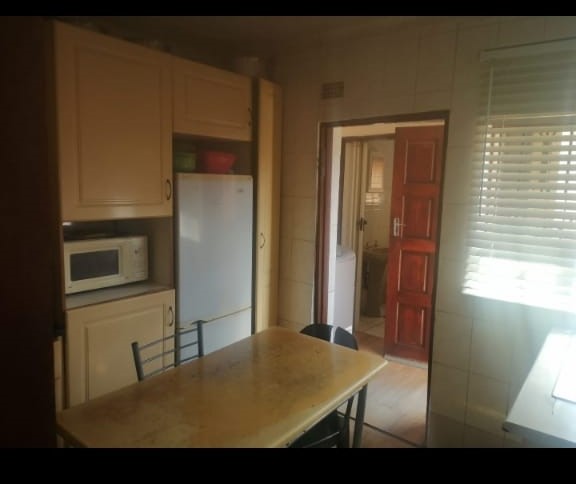 2 Bedroom Property for Sale in Zola Gauteng