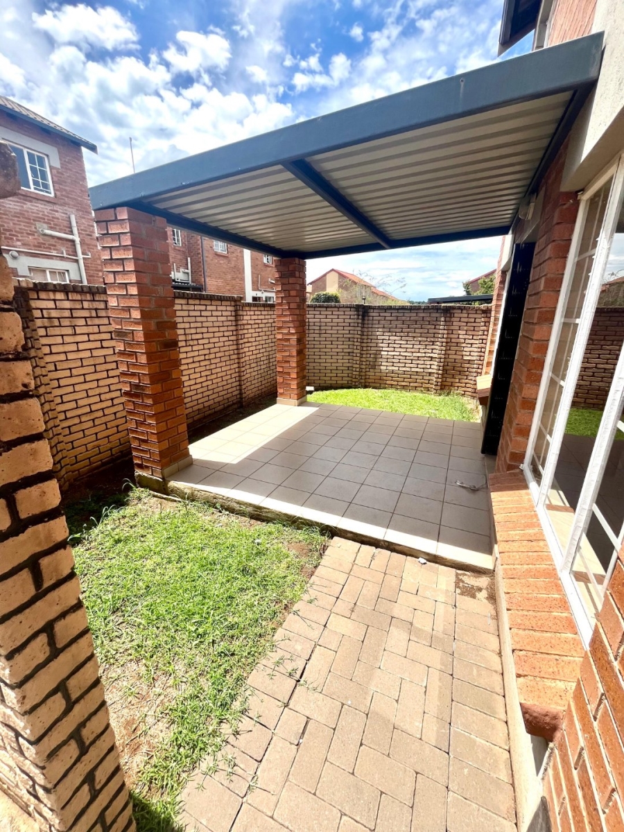 To Let 2 Bedroom Property for Rent in Raslouw A H Gauteng