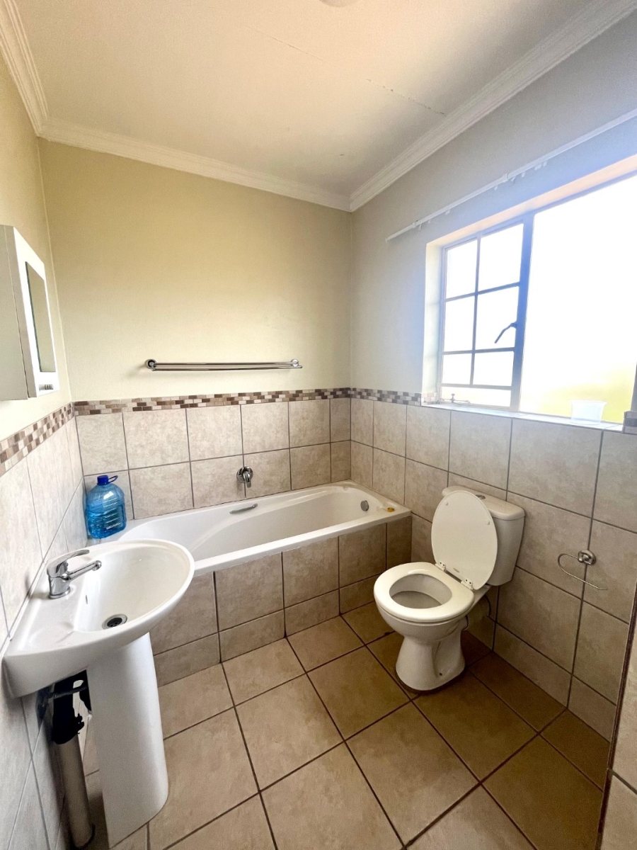To Let 2 Bedroom Property for Rent in Raslouw A H Gauteng