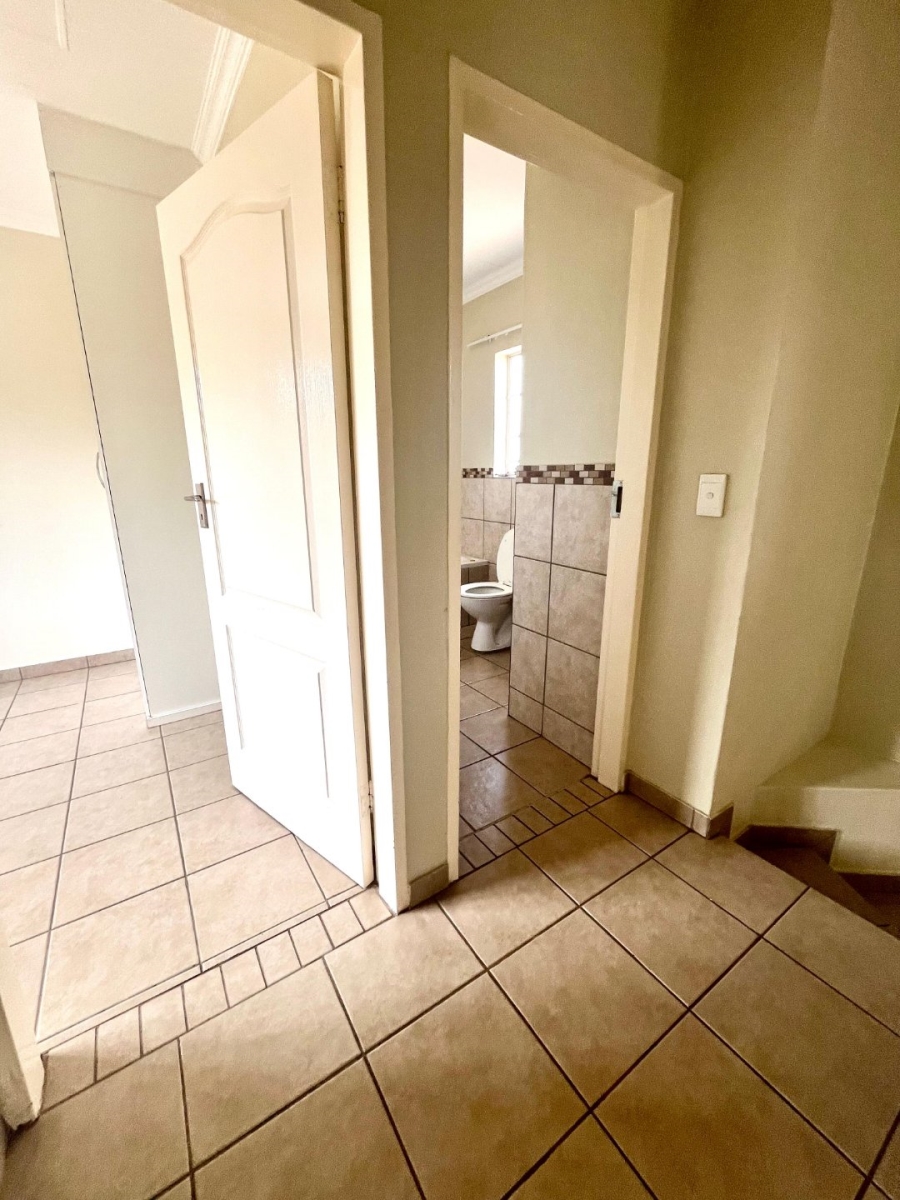 To Let 2 Bedroom Property for Rent in Raslouw A H Gauteng