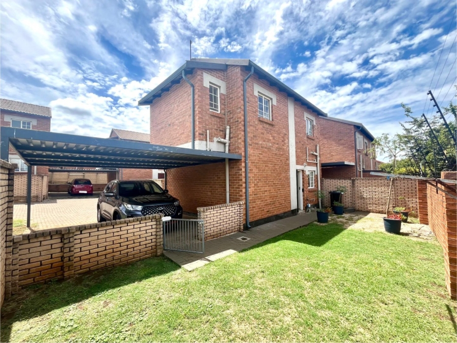 To Let 2 Bedroom Property for Rent in Raslouw A H Gauteng