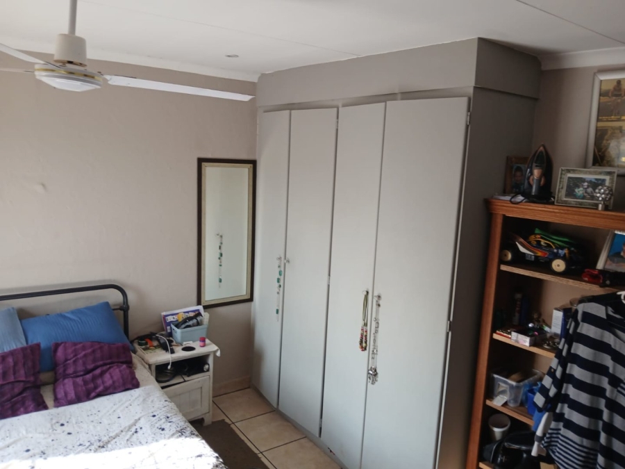 To Let  Bedroom Property for Rent in Rooihuiskraal North Gauteng