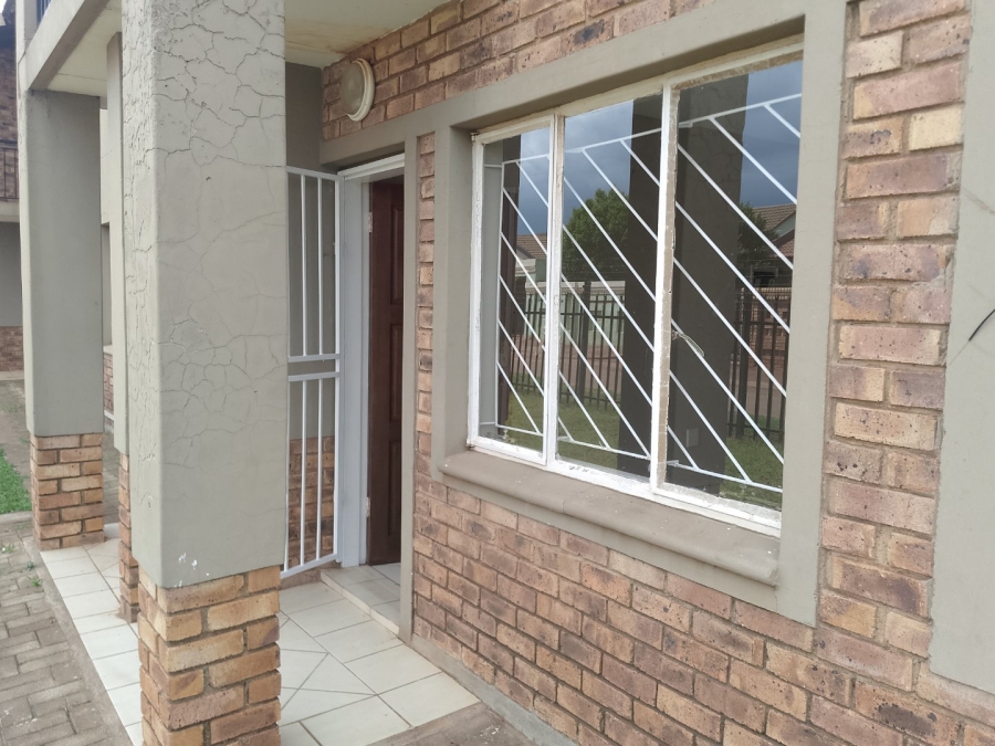 2 Bedroom Property for Sale in Protea Glen Gauteng