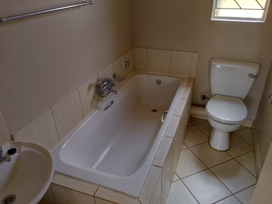 2 Bedroom Property for Sale in Protea Glen Gauteng