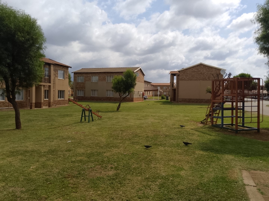 2 Bedroom Property for Sale in Protea Glen Gauteng