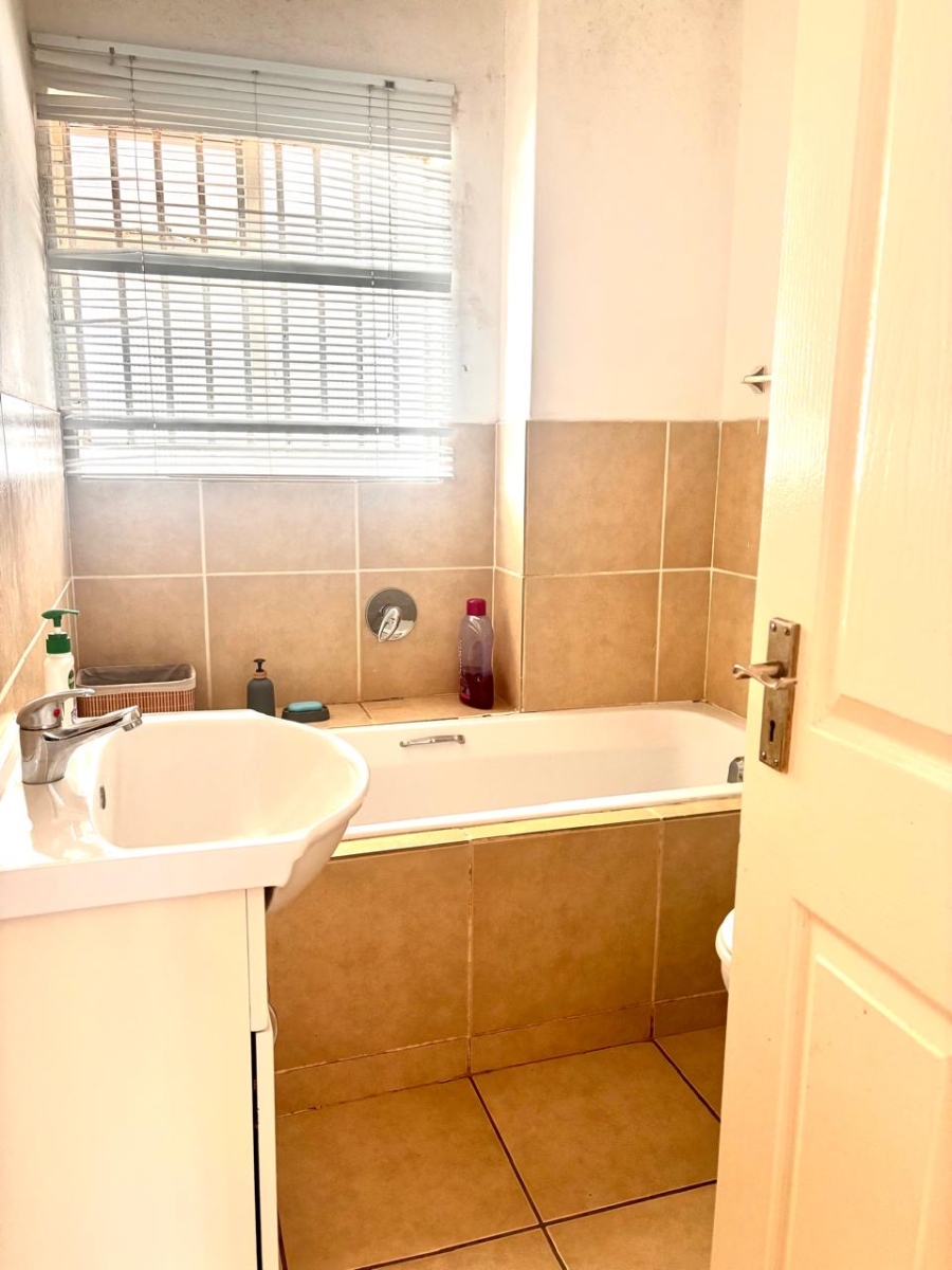 2 Bedroom Property for Sale in Hesteapark Gauteng