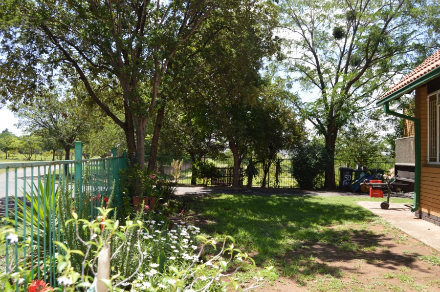 To Let 2 Bedroom Property for Rent in Glen Austin Gauteng