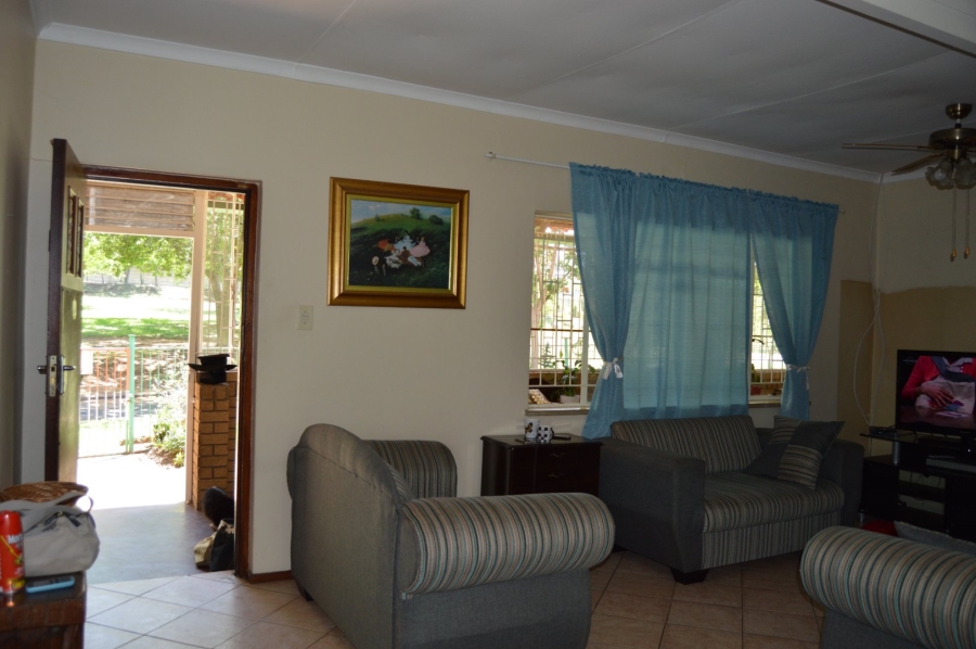 To Let 2 Bedroom Property for Rent in Glen Austin Gauteng