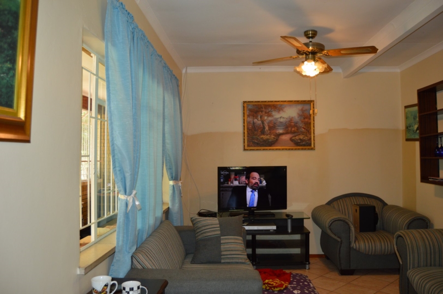 To Let 2 Bedroom Property for Rent in Glen Austin Gauteng