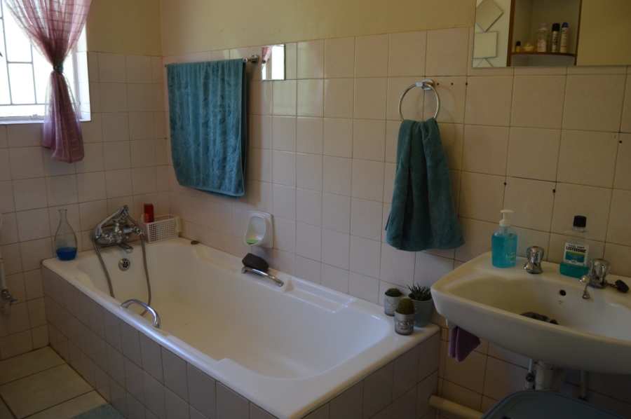 To Let 2 Bedroom Property for Rent in Glen Austin Gauteng