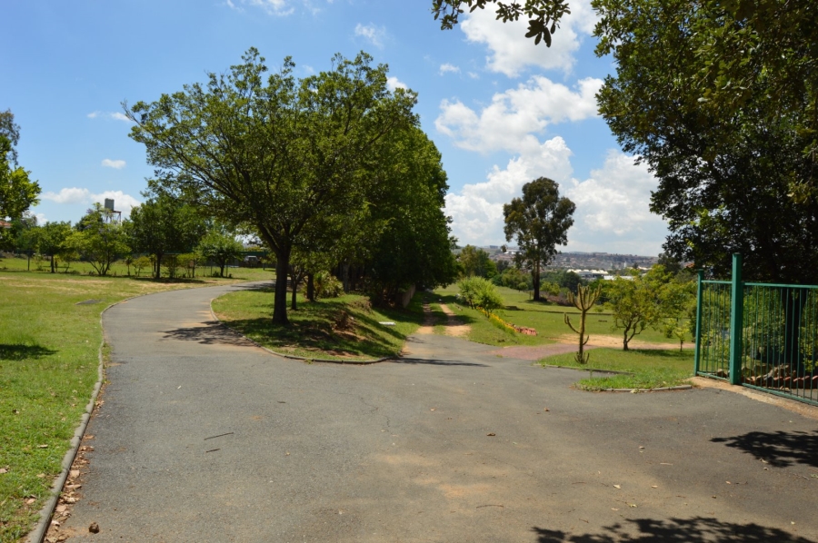 To Let 2 Bedroom Property for Rent in Glen Austin Gauteng