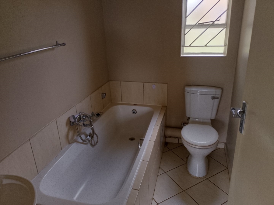 2 Bedroom Property for Sale in Protea Glen Gauteng