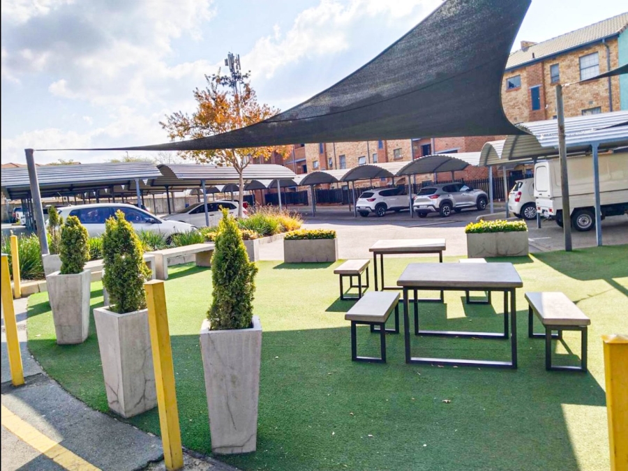 To Let 2 Bedroom Property for Rent in Erand Gardens Gauteng