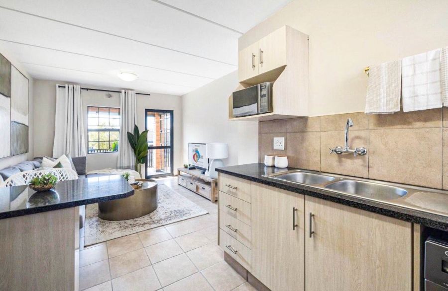 To Let 2 Bedroom Property for Rent in Erand Gardens Gauteng