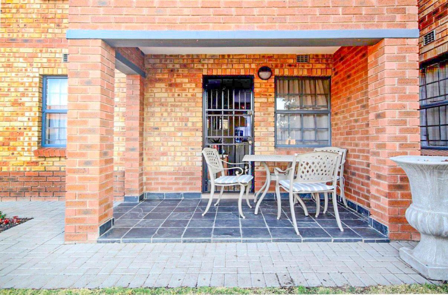 To Let 2 Bedroom Property for Rent in Erand Gardens Gauteng