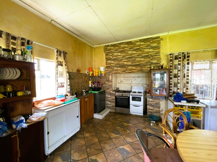 5 Bedroom Property for Sale in Klippoortje A H Gauteng