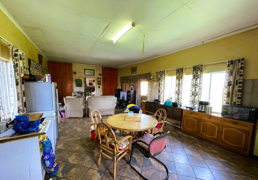 5 Bedroom Property for Sale in Klippoortje A H Gauteng