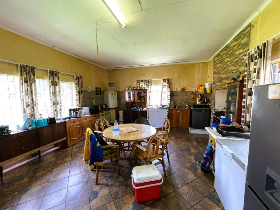 5 Bedroom Property for Sale in Klippoortje A H Gauteng