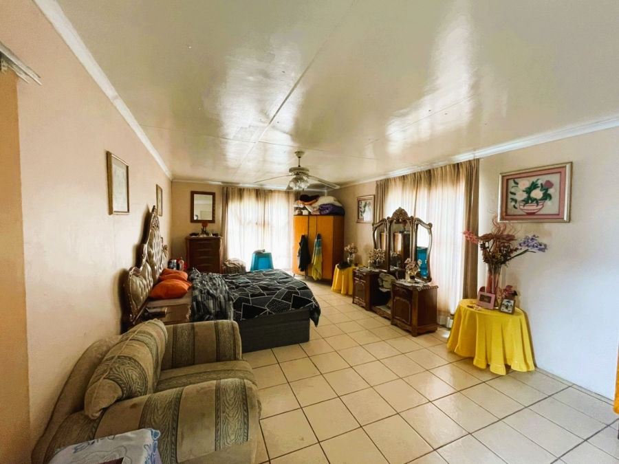 5 Bedroom Property for Sale in Klippoortje A H Gauteng