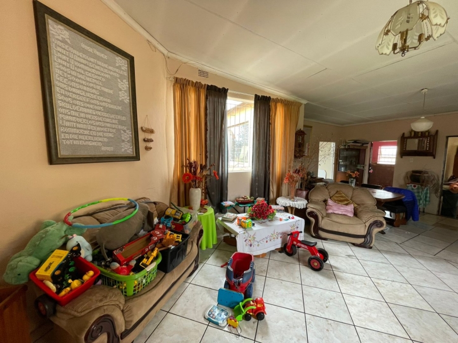 5 Bedroom Property for Sale in Klippoortje A H Gauteng