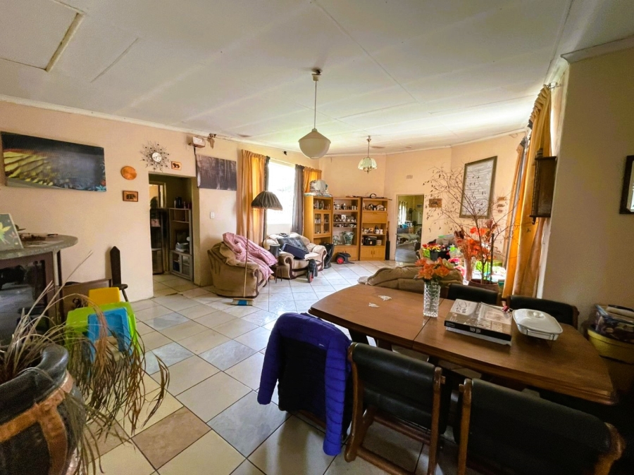 5 Bedroom Property for Sale in Klippoortje A H Gauteng