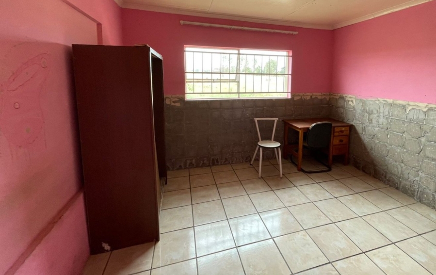 5 Bedroom Property for Sale in Klippoortje A H Gauteng