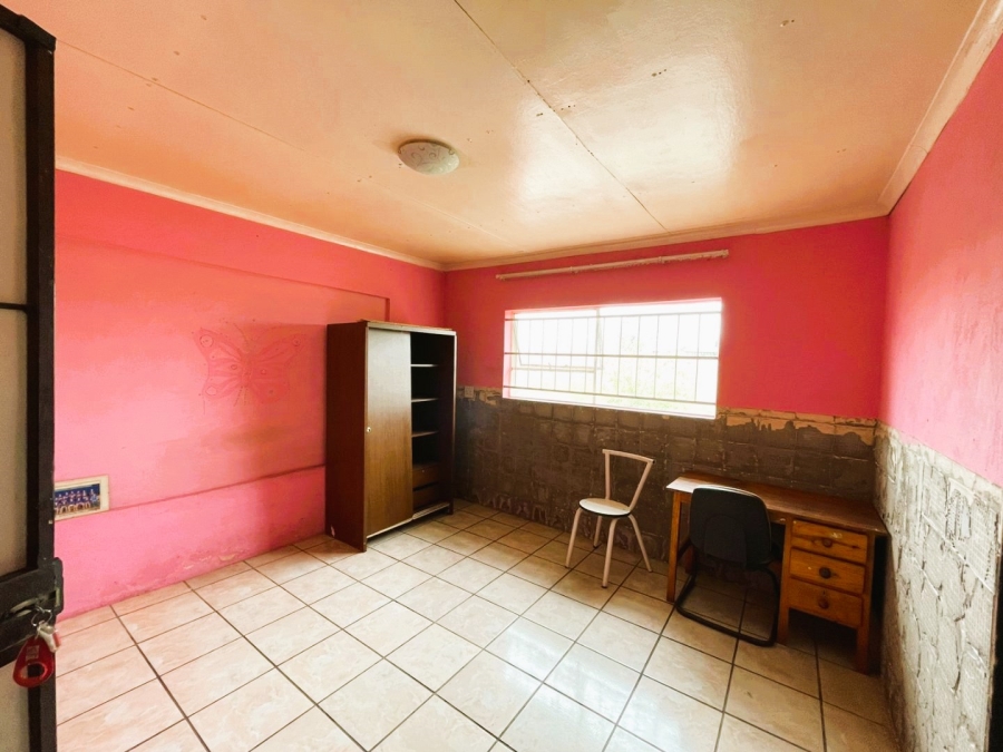 5 Bedroom Property for Sale in Klippoortje A H Gauteng