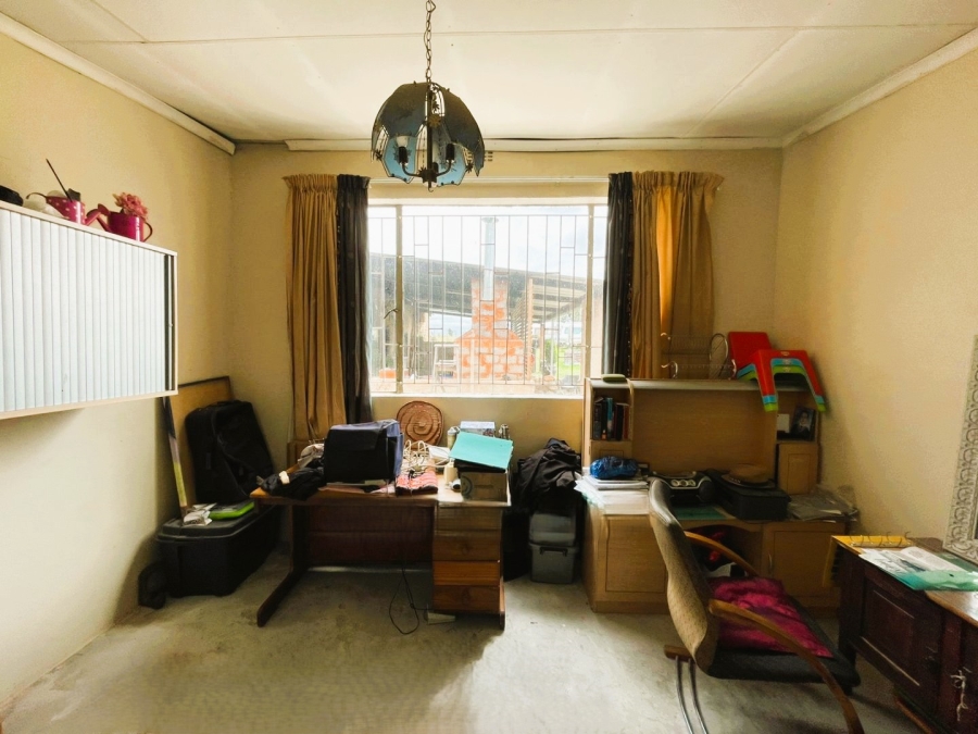 5 Bedroom Property for Sale in Klippoortje A H Gauteng