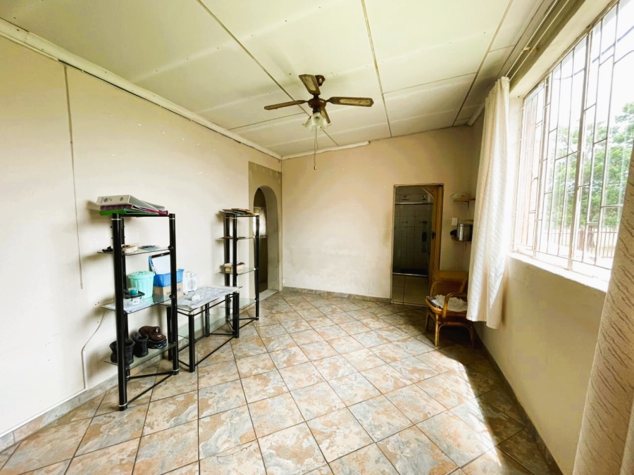 5 Bedroom Property for Sale in Klippoortje A H Gauteng