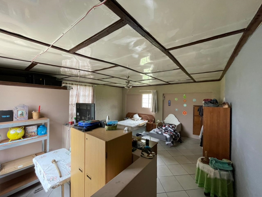 5 Bedroom Property for Sale in Klippoortje A H Gauteng