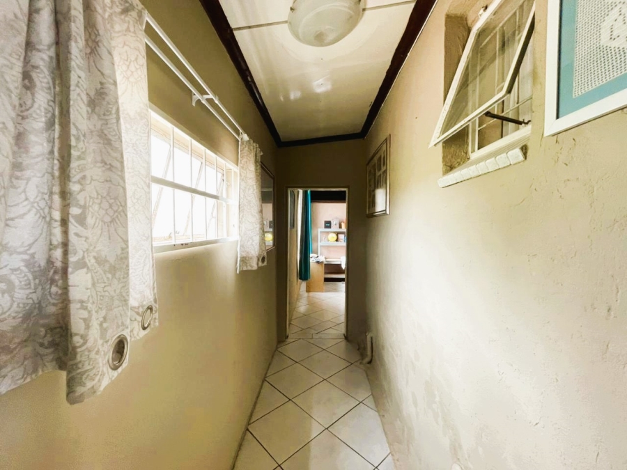 5 Bedroom Property for Sale in Klippoortje A H Gauteng