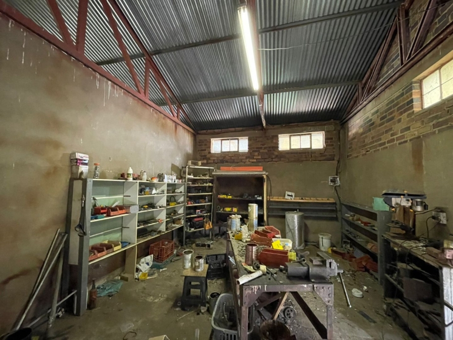 5 Bedroom Property for Sale in Klippoortje A H Gauteng