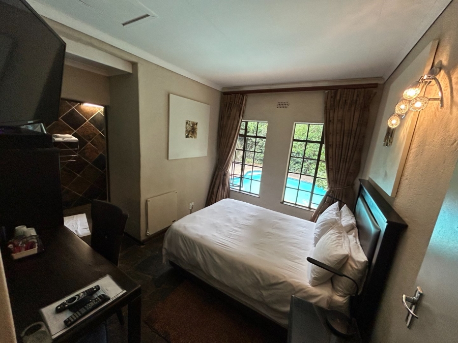 6 Bedroom Property for Sale in Olivedale Gauteng