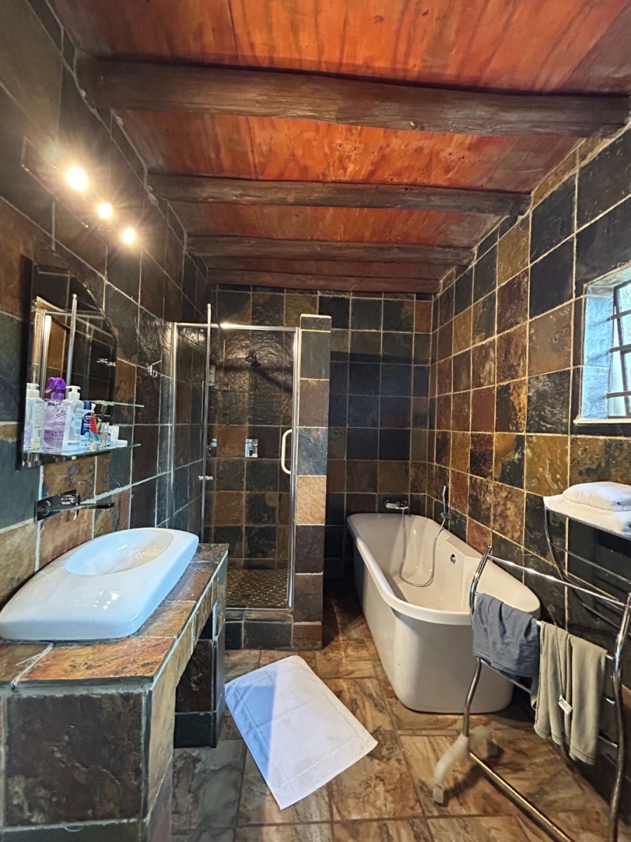 6 Bedroom Property for Sale in Olivedale Gauteng