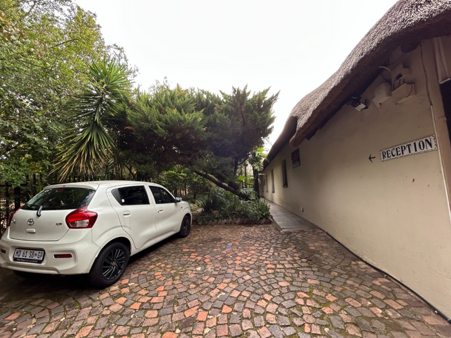 6 Bedroom Property for Sale in Olivedale Gauteng