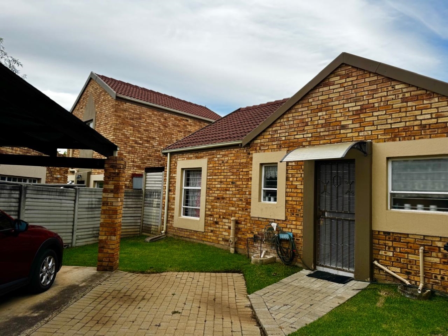 2 Bedroom Property for Sale in Wilgeheuwel Gauteng
